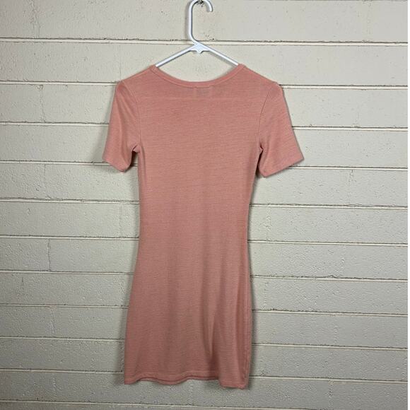 Aritzia Wilfred Free Short Sleeve Peach Mara
Fitted Dress size XS - Picture 2 of 8